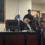 duzce-akcakoca-da-belediye-baskani-basin-mensuplarina-saldirdi-salondan-cikardi-1775542553-200_large