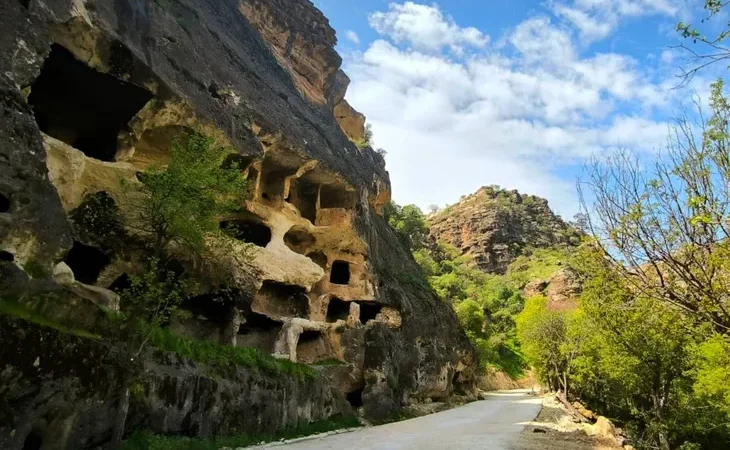 Gabar’da çifte keşif