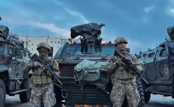 hakkari-merkezli-operasyon-20-milyar-liralik-yasa-disi-bahis-agi-cokertildi-1774969027-745_large