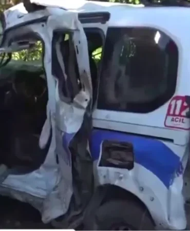 izmir-de-zincirleme-kaza-faciasi-1-polis-sehit-2-kisi-hayatini-kaybetti-1777486232-615_large