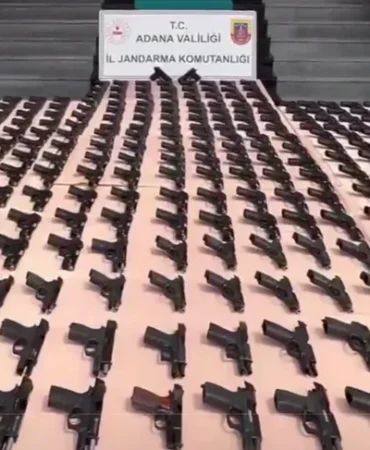 jandarma-dan-dev-operasyon-1-107-ruhsatsiz-tabanca-ele-gecirildi-1776589188-340_large