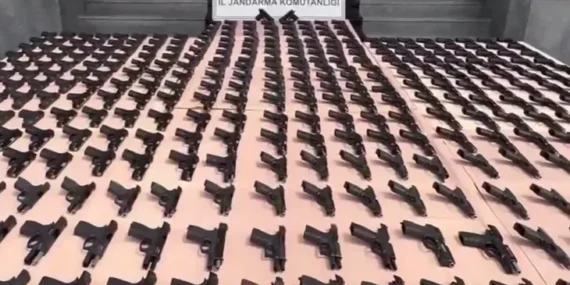 jandarma-dan-dev-operasyon-1-107-ruhsatsiz-tabanca-ele-gecirildi-1776589188-340_large
