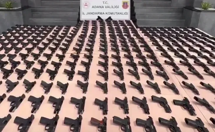 jandarma-dan-dev-operasyon-1-107-ruhsatsiz-tabanca-ele-gecirildi-1776589188-340_large