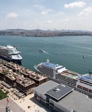 kruvaziyerde-rota-turkiye-ye-dondu-guvenli-limanlara-talep-artiyor-1775650931-989_large