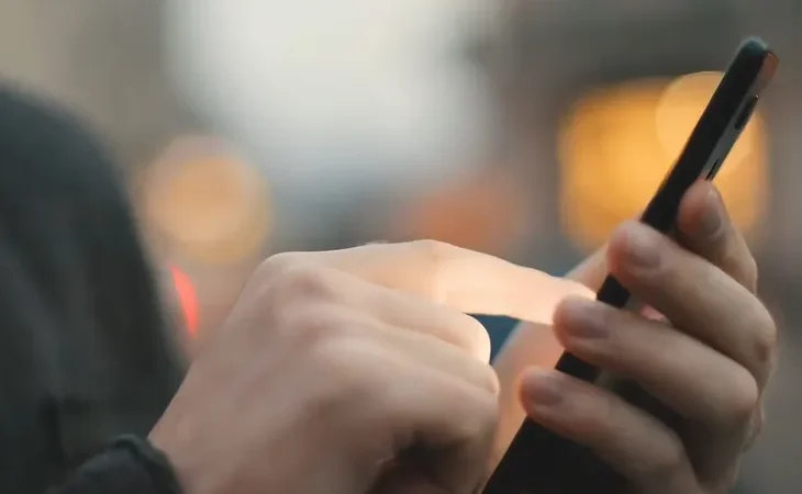 mobil-internet-kullanimi-artiyor-4-saat-4-dakika-cepte-ve-netteyiz-1744013991-843_large