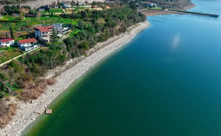 sapanca-kiyilarinda-kacak-iskele-temizliginde-ikinci-etap-1775381453-104_large