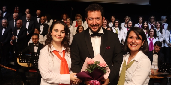 Türk halk müziği ezgileri İzmit’te yankılandı
