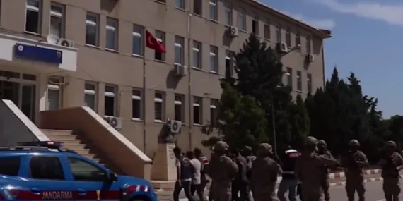 FETÖ’ye 33 ilde 43 tutuklama!