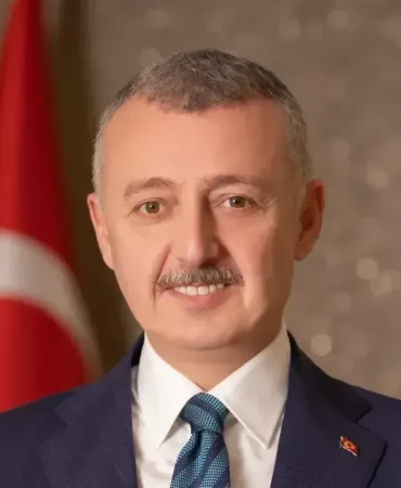 kocaeli-buyuksehir-belediye-baskani-tahir-buyukakin-1763884743