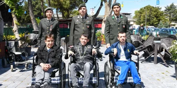 Mehmetçikten anlamlı destek