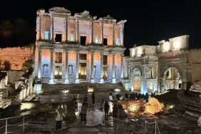 efes-te-gece-muzeciligi-genclerle-bulusuyor-1780227244-266_large