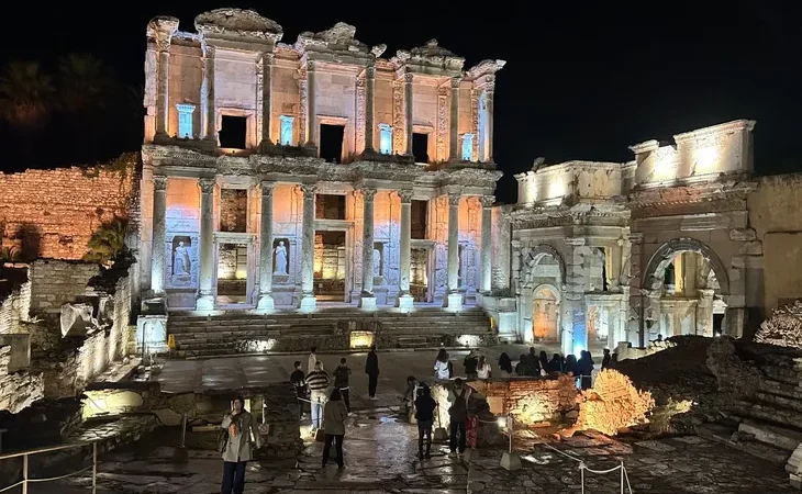 efes-te-gece-muzeciligi-genclerle-bulusuyor-1780227244-266_large