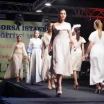 sile-bezi-ataturk-meydani-nda-podyuma-cikti-gelenekten-gelecege-moda-soleni-1780553722-813_large