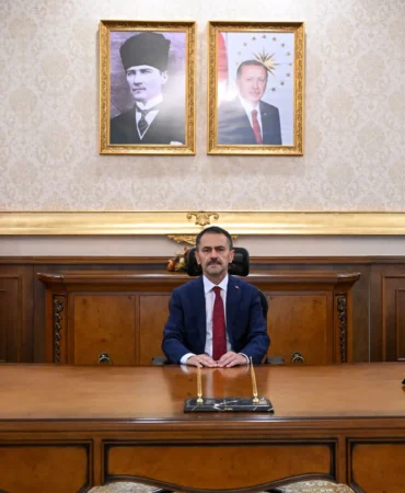 Vali İlhami Aktaş