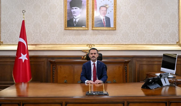 Vali İlhami Aktaş