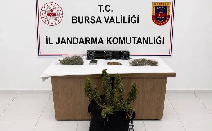 bursa-da-uyusturucuya-3-gozalti-1783695490-373_large