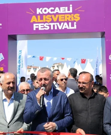 buyukakin-kurdeleyi-kesti-hayirli-isler-diledi-1