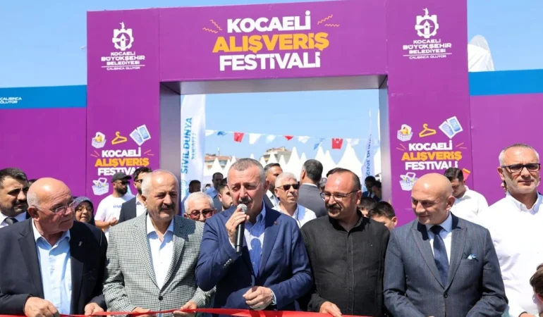 buyukakin-kurdeleyi-kesti-hayirli-isler-diledi-1