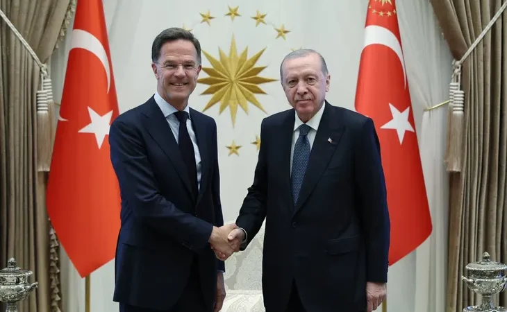 cumhurbaskani-erdogan-nato-genel-sekreteri-rutte-ile-kulliye-de-gorustu-1783353154-83_large