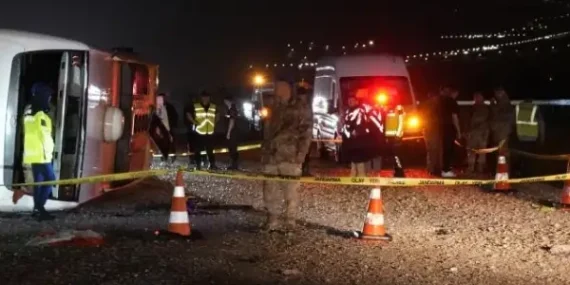 Kars’a Gelen Yolcu Otobüsü Devrildi: 29 Yaralı var