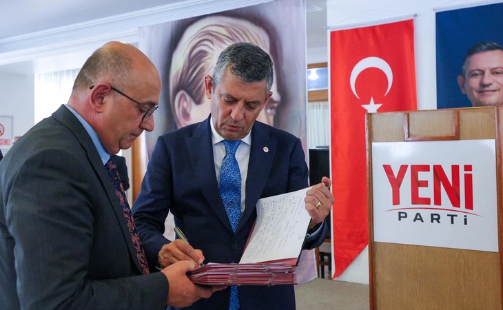 ozgur-ozel-yeni-parti-nin-genel-baskani-secildi-1784907773-749_large