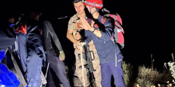 AFAD Şırnak’ta dağlık alanda mahsur kalan kişileri kurtardı