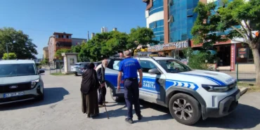 Büyükşehir Zabıtası yaşlı çifti yolda bırakmadı (1)