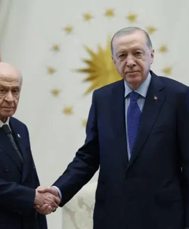 cumhurbaskani-erdogan-bahceli-yi-kulliye-de-kabul-etti-1786015858-64_large