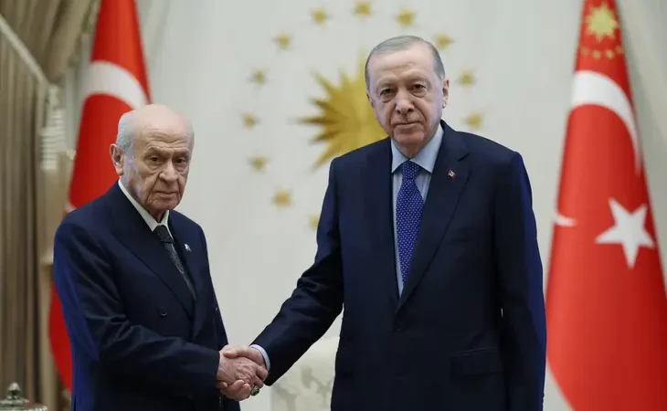 cumhurbaskani-erdogan-bahceli-yi-kulliye-de-kabul-etti-1786015858-64_large