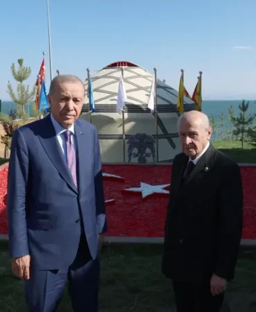 erdogan-ve-bahceli-den-ahlat-ta-anlamli-bulusma-1787666080-930_large