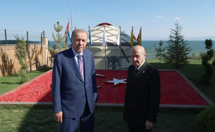 erdogan-ve-bahceli-den-ahlat-ta-anlamli-bulusma-1787666080-930_large