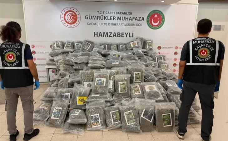 gumruk-te-uyusturucu-kacakciligina-darbe-hamzabeyli-de-288-kilo-esrar-ele-gecirildi-1787730545-888_large