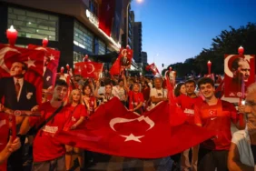 istanbul-maltepe-de-binlerce-kisi-zafer-yuruyusu-nde-bulustu-1788156907-870_large