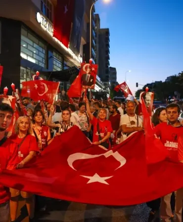 istanbul-maltepe-de-binlerce-kisi-zafer-yuruyusu-nde-bulustu-1788156907-870_large