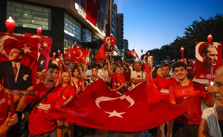 istanbul-maltepe-de-binlerce-kisi-zafer-yuruyusu-nde-bulustu-1788156907-870_large