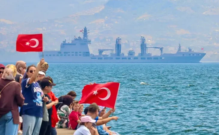 mavi-vatan-gururu-korfez-i-sardi-izmit-korfezi-nde-tarihi-gecis-1787143710-46_large