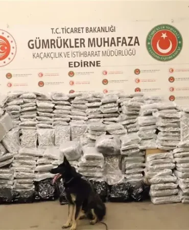 zehir-tacirlerine-bir-darbe-daha-kapikule-de-810-kilogram-esrar-ele-gecirildi-1786949298-323_large