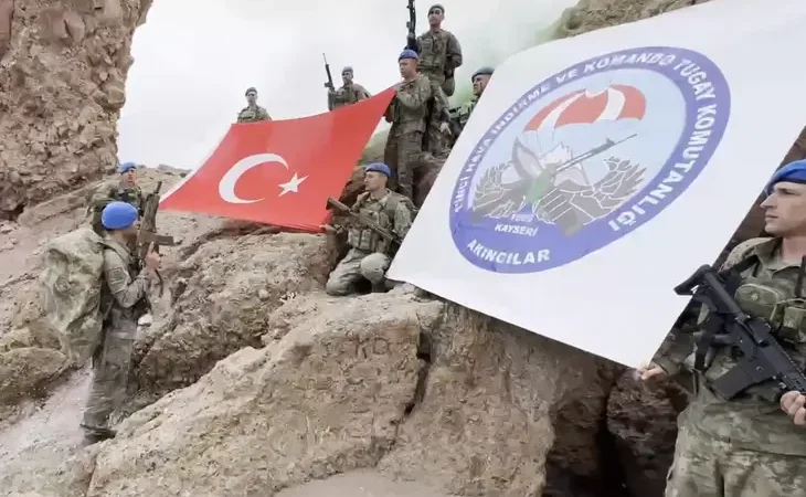 kahraman-komandolar-erciyes-te-somalili-askeri-personelle-kesif-tirmanisi-1789905539-781_large