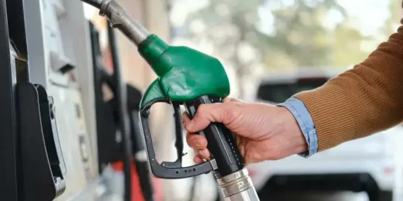 Benzine 4 lira 67 kuruş indirim bekleniyor
