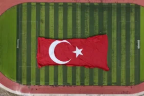 gokyuzunde-turk-bayragiyla-rekor-3-bin-37-metrekarelik-dev-bayrak-dalgalandirildi-1791197770-646_large