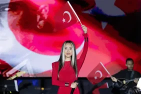 hande-unsal-dan-cumhuriyet-e-kirmizi-imza-1793341289-0_large